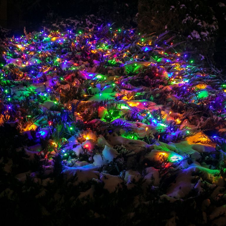 VOLTRONIC Vánoční světelný závěs 3x6 m, barevný, 12 pramenů