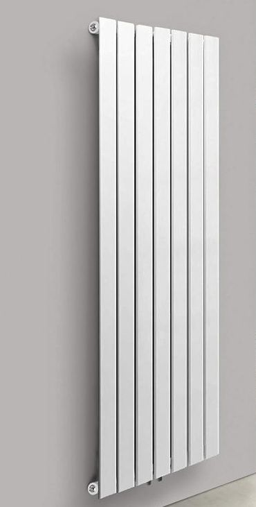Vertikální radiátor, středové připojení, 1600 x 528 x 52 mm