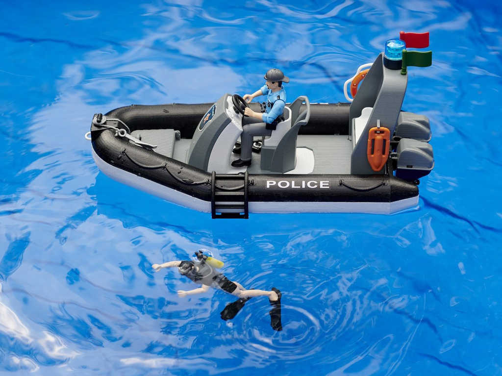 BRUDER 62733 Policejní člun set se dvěma figurkami a doplňky