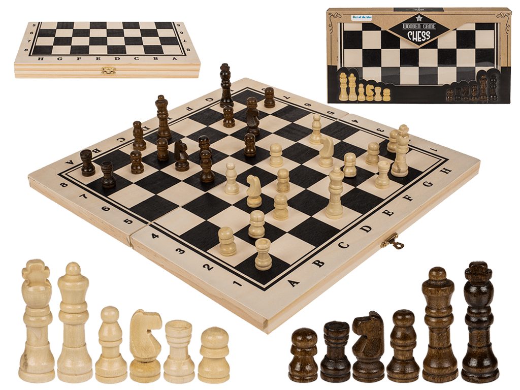 Šachy, dřevěná desková hra
