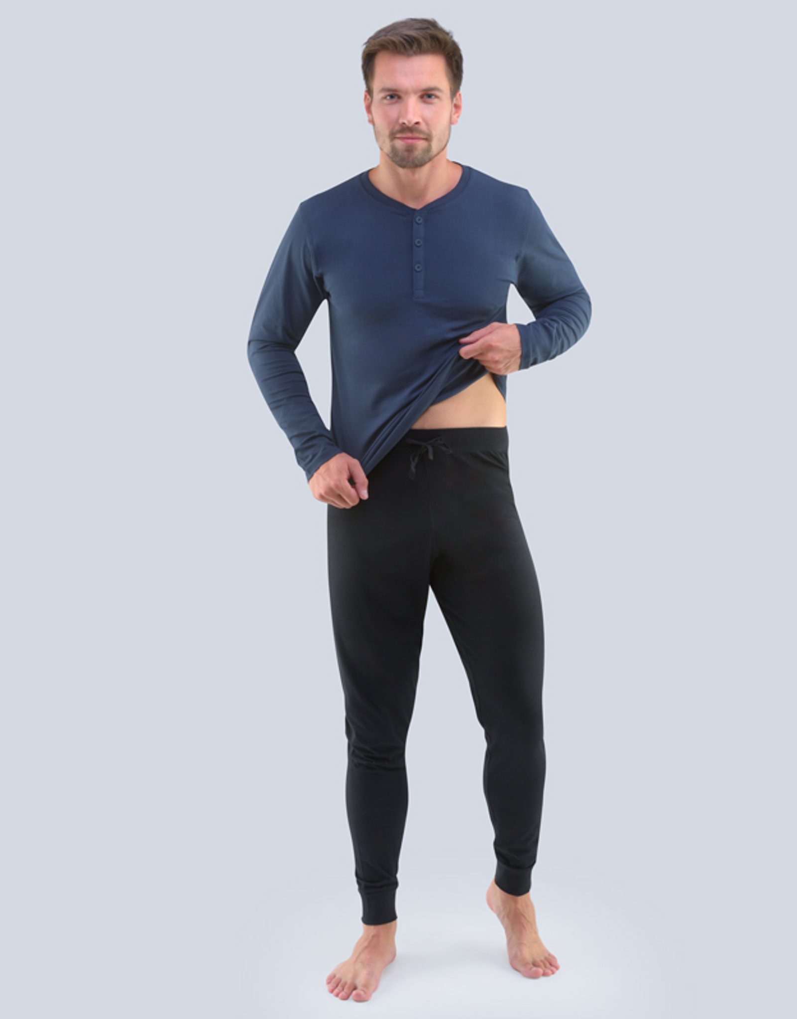 GINA pánské pyžamo dlouhé pánské, šité, jednobarevné Pyžama 2020 79087P - lékořice černá