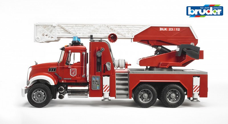 Bruder Užitkové vozy - hasičský vůz s žebříkem a vodním čerpadlem, 1:16