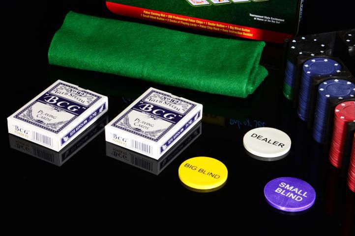 Pokerový set - žetony 200ks v plechové dóze
